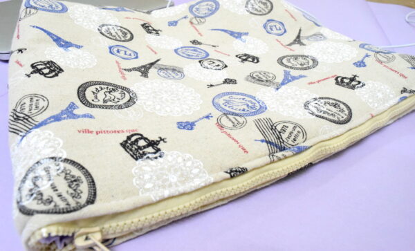 Tourist Theme Laptop sleeve- Blue