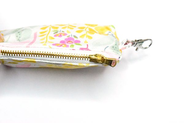 Blooming Daisies Coin Pouch - Image 3